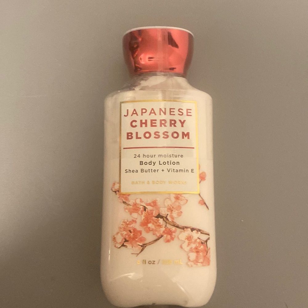 Bath and body Works Japanese cherry blossom body lotion 8 fl oz